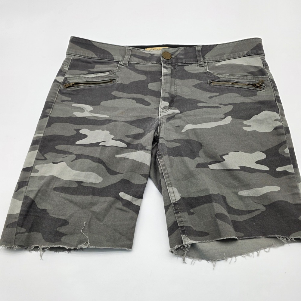 Streetwear Democracy Camo Shorts Womens 12 Grey Ab Technology Frayed Hem Pockets